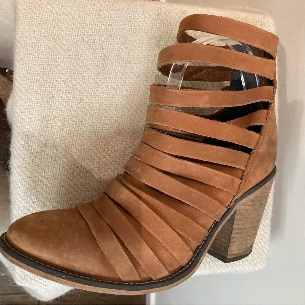 FREE PEOPLE SZ 38 Hybrid Stacked Heel Strappy Back Zipper Ankle Boots Booties - Picture 6 of 11